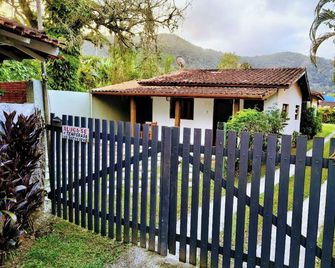 Comfortable house in Barra do Sahy, 350m from the beach. - Praia Barra do Sahy - Outdoors view