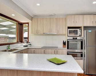 New Propertybreezy Bayside Haven At Brightwaters - Morisset - Cozinha