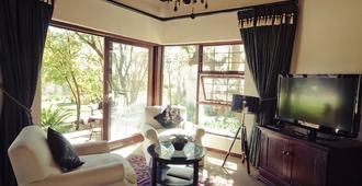 Lourie Lodge - Johannesburg - Living room