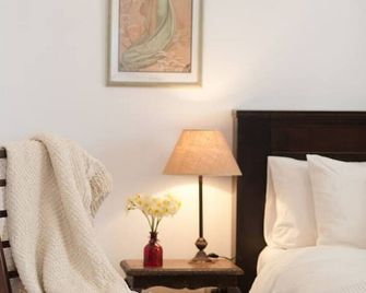 Bright and Charming 1BR Apt w Sea Views Near Shore - Tel Aviv