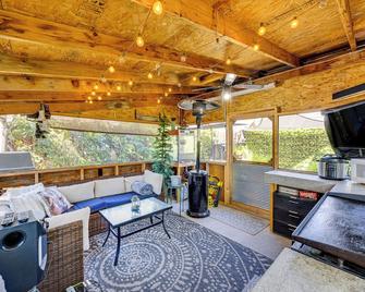 Las Animas Studio with Lush Backyard Paradise! - Las Animas - Sala de estar