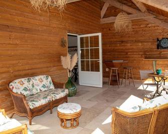 La Porte d'Arcy - grand jardin et piscine privée - Fère-en-Tardenois - Patio