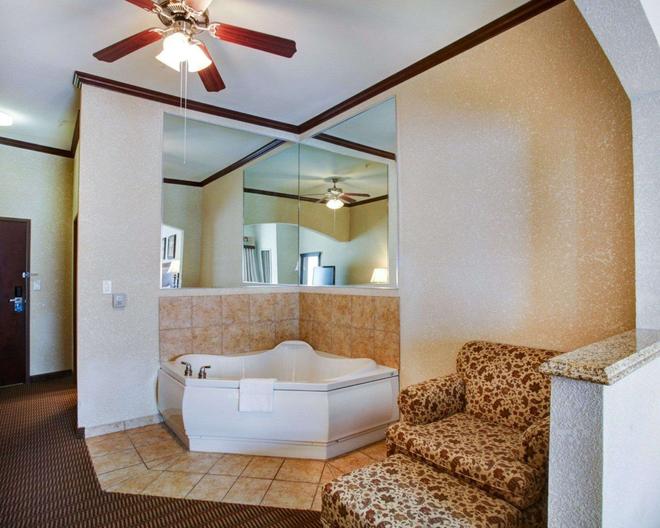 Comfort Suites University Drive 73 1 1 1 College Station