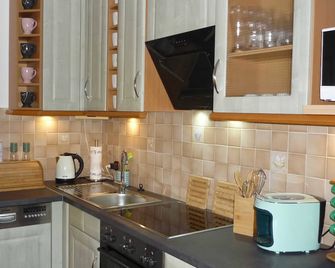 Wiesengrund - gepflegte und gemütlich FeWo mit Garten - Tarp - Cocina