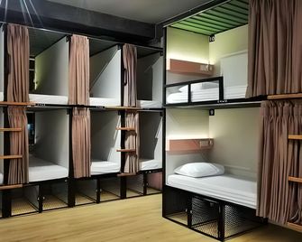 Pinx's Hostel - Yakarta - Habitación