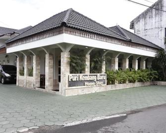 RedDoorz Plus near Adisucipto Airport 2 - Depok