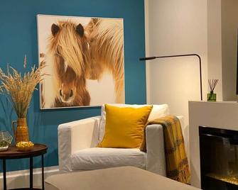Delair park, free parking , long-term, pets ok - Abbotsford