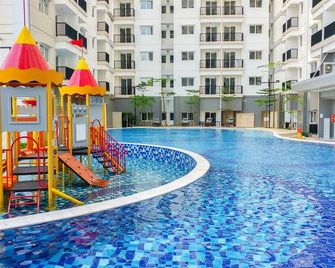 Studio Apartment Signature Park Grande near MT Haryono By Travelio - Jakarta - Uima-allas
