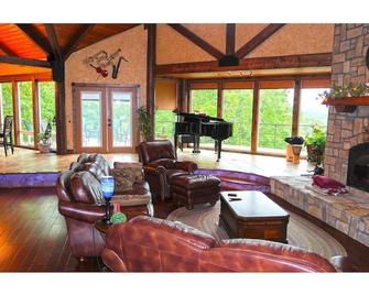 Timber Ridge Lodge with a view - Siloam Springs - Living room