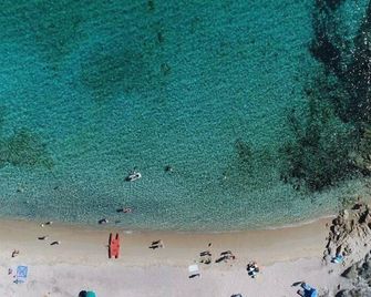 Centro Vacanze Isuledda - Cannigione - Beach