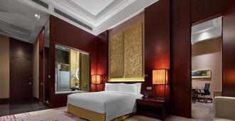 Hilton Beijing Capital Airport - Beijing - Bedroom