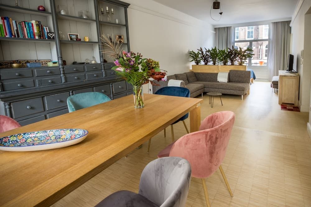 Beautiful&Bright|Central Located| Private&Triple Glass Isolated|W Big Balcony - امستردام - غرفة طعام