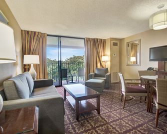 Hilo Hawaiian Hotel, Trademark Collection by Wyndham - Hilo - Sala de estar