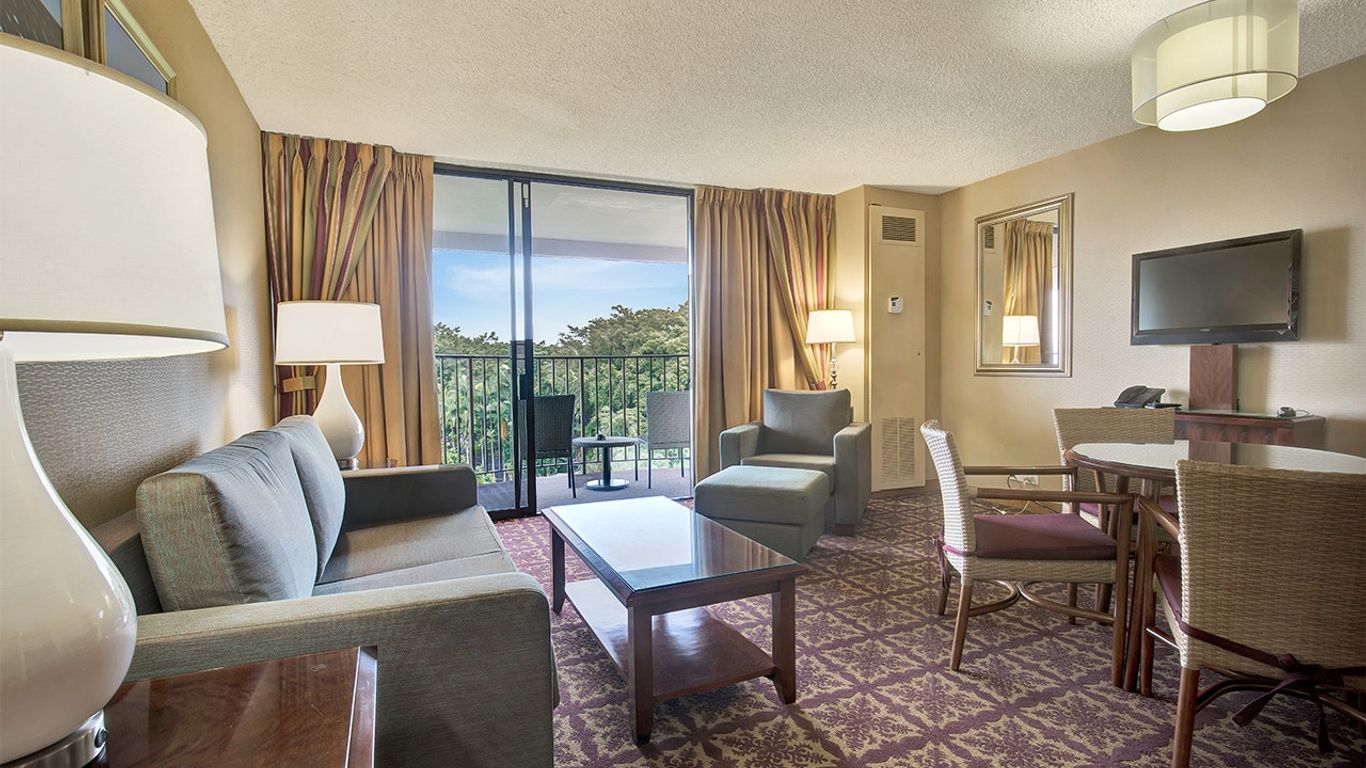 Hilo Hawaiian Hotel, Trademark Collection by Wyndham