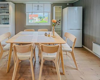 Awesome home in Mariestad with WiFi - Mariestad - Comedor