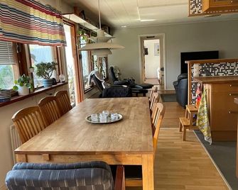 5 Person Holiday Home In VÄstra Frölunda - Västra Frölunda - Comedor