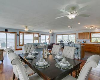 Bayfront Chincoteague Getaway w/ Fire Pit! - Chincoteague - Comedor