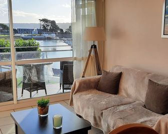 Beautiful Apartment With Terrace, At The Port, Sea View, Classified 3 Wifi - Perros-Guirec - Huiskamer