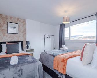 NEW! 3-Bed House in Manchester by 53 Degrees Property, Ideal for Long-Term Business & Contractor Stays, Sleeps 9! - Stalybridge - Soverom