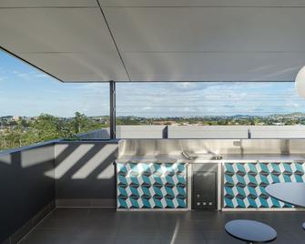 Mowbray East Apartments - Brisbane - Balcony