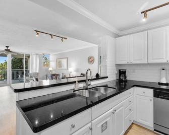 Abaco - Large waterfront 2x2 end unit with boat slip - Key West - Kitchen