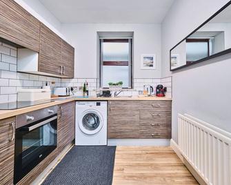 Golf Terrace 1 - Portrush by the Sea - Portrush - Küche