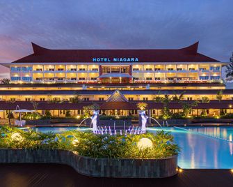 Hotel Niagara Parapat - Parapat - Salónek