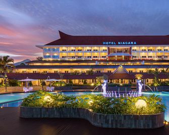 Hotel Niagara Parapat - Parapat - Lobby