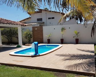 Luxury beach house with large recreation area 100 meters from the beach. - Barra de São Miguel - Pool