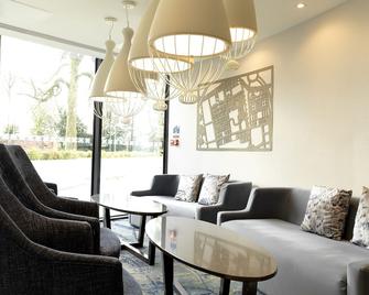 DoubleTree by Hilton Hotel & Spa Chester - Chester - Living room