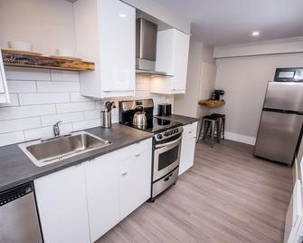 For the couple or the family - Edmundston - Kitchen