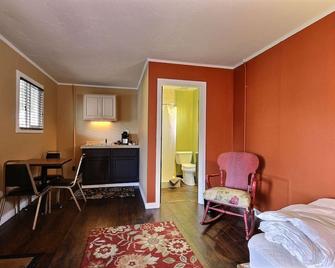 Pitchwood Inn - Raymond