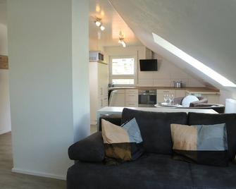 Beautiful Top Floor Apartment Surrounded By Vineyards - Offenburg - Living room