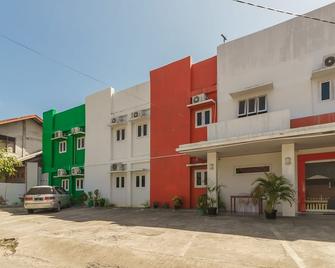 RedDoorz Syariah @ Panglima Nyak Makam Aceh - Banda Aceh - Edificio