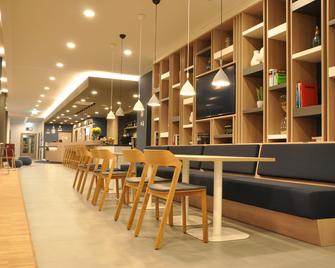 Holiday Inn Express Sindelfingen - Sindelfingen - Bar