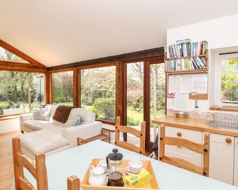 Puffin Cottage - Axminster - Dining room