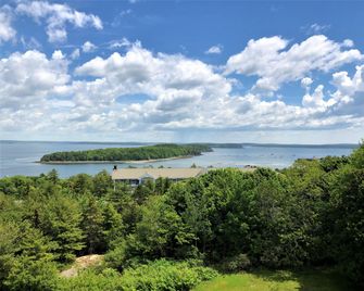 Atlantic Eyrie Lodge - Bar Harbor