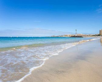 Apartamentos Ohana Los Cristianos Centro y Playa - Los Cristianos - Plaża