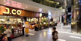 Zest Airport Jakarta by Swiss-Belhotel International - Tangerang