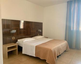 Hotel Riverside - Modena - Bedroom