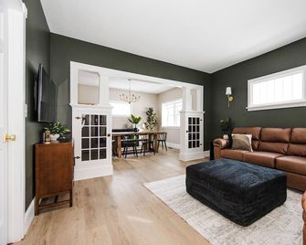 Dog & Family Friendly, 3 Blocks to Beach & Bars - Detroit Lakes - Wohnzimmer