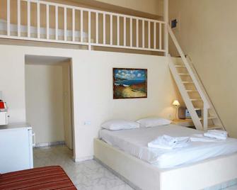 Livanios Studios - Adamantas - Bedroom