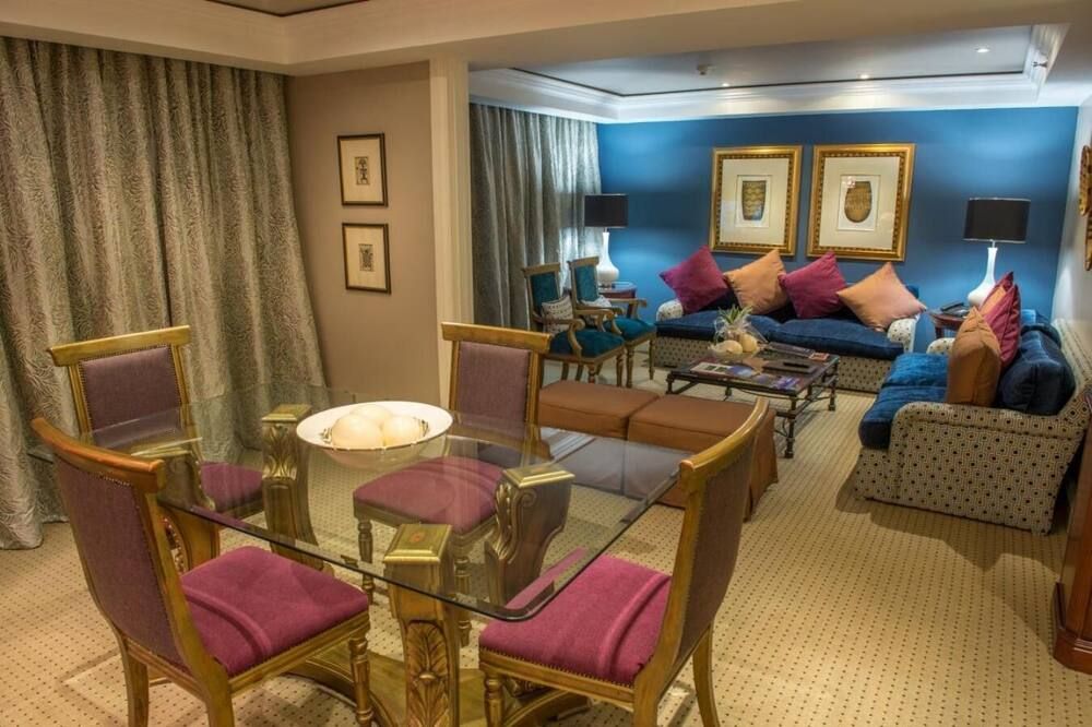 Peermont Metcourt Inn at The Grand Palm Resort - גאבורון