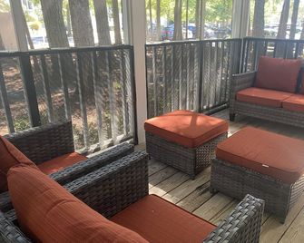 Sea Colony 2 BR, Screened Porch, Steps to Pool, Pickleball, Tennis - Bethany Beach - Balcony