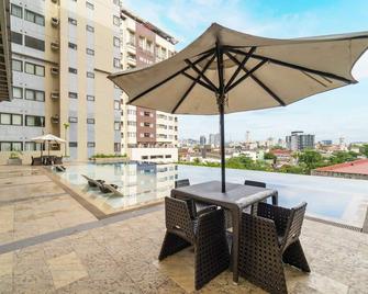 Condo , WIFI up to 100mbps , Infinity Pool - Cebu City - Balkon