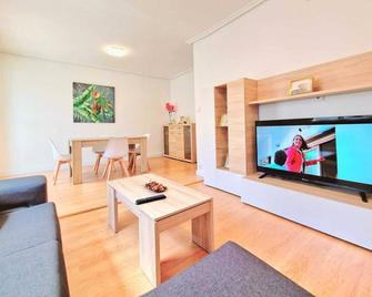Espacioso y luminoso apartamento - Orense - Sala de estar