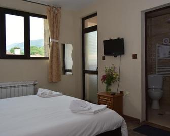 Family Hotel Balkana - Apriltsi (Lovech) - Bedroom