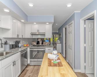 Fully Renovated First Floor Condo! Cypress Bay J-2 - Little River - Kitchen
