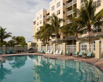Residence Inn by Marriott Fort Myers Sanibel - Fort Myers - Piscina