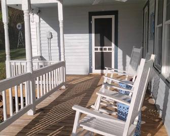 Historic Bungalow 30 minutes from Wintergreen - Roseland - Balcón
